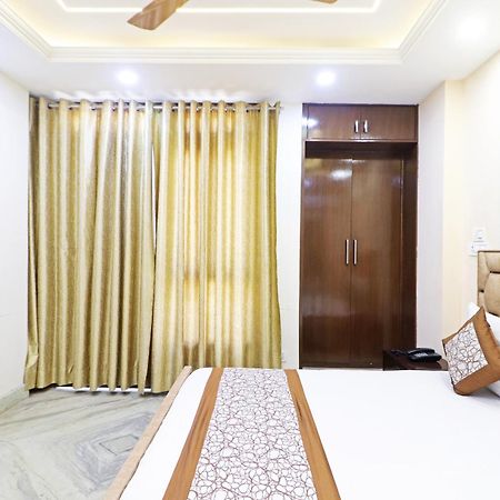 Hotel Samrat Residency 10 Mints Walking Distance Nizamuddin Railway Station Ню Делхи Екстериор снимка