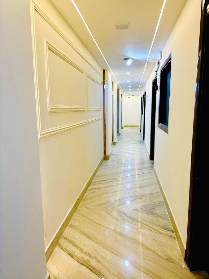 Hotel Samrat Residency 10 Mints Walking Distance Nizamuddin Railway Station Ню Делхи Екстериор снимка