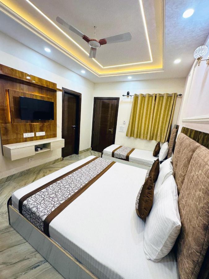 Hotel Samrat Residency 10 Mints Walking Distance Nizamuddin Railway Station Ню Делхи Екстериор снимка