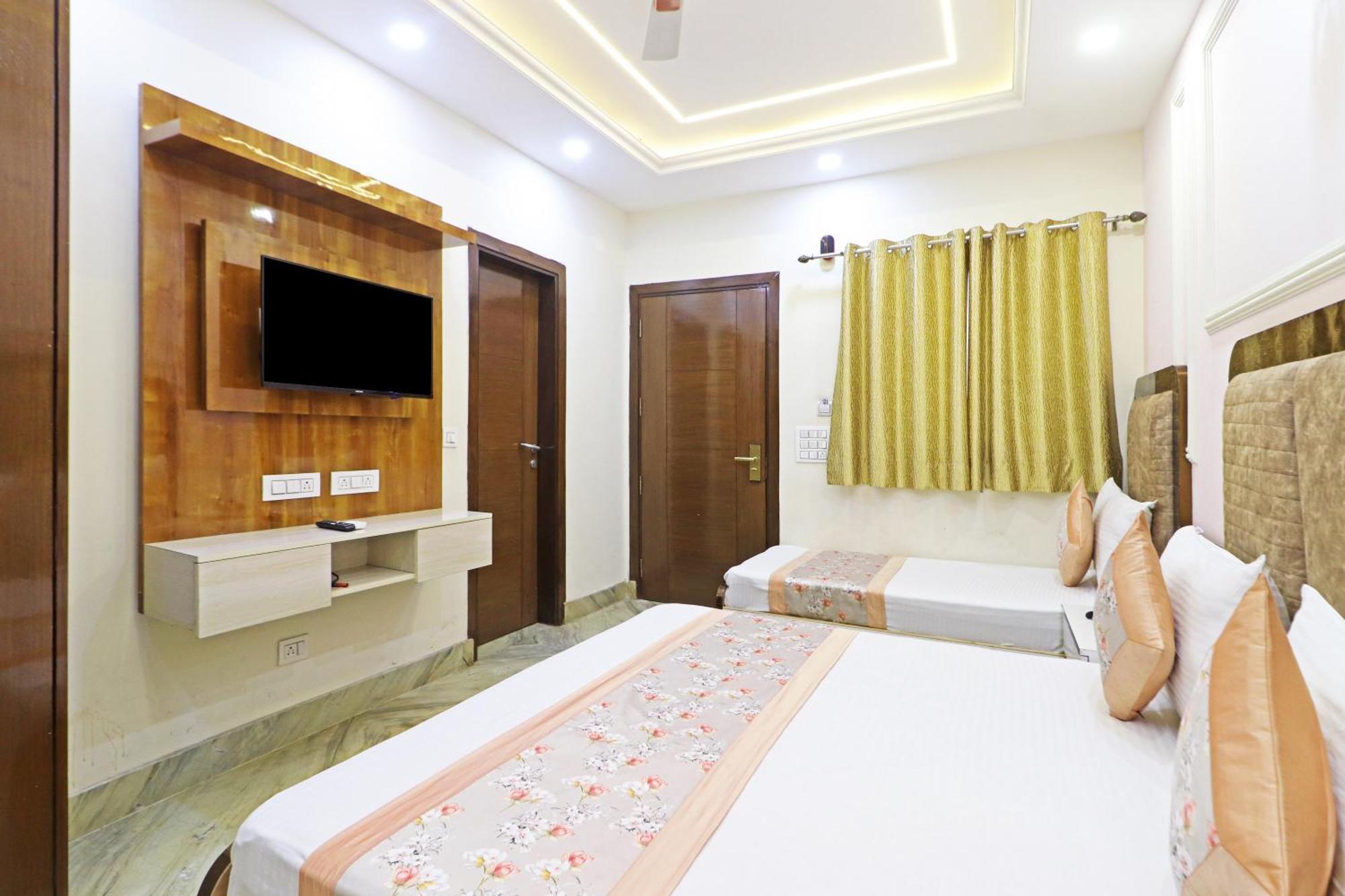 Hotel Samrat Residency 10 Mints Walking Distance Nizamuddin Railway Station Ню Делхи Екстериор снимка