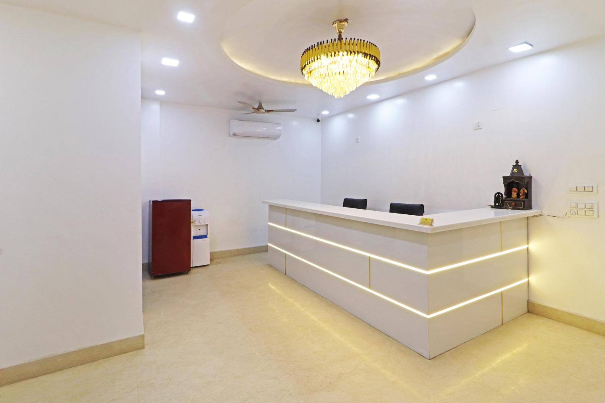 Hotel Samrat Residency 10 Mints Walking Distance Nizamuddin Railway Station Ню Делхи Екстериор снимка