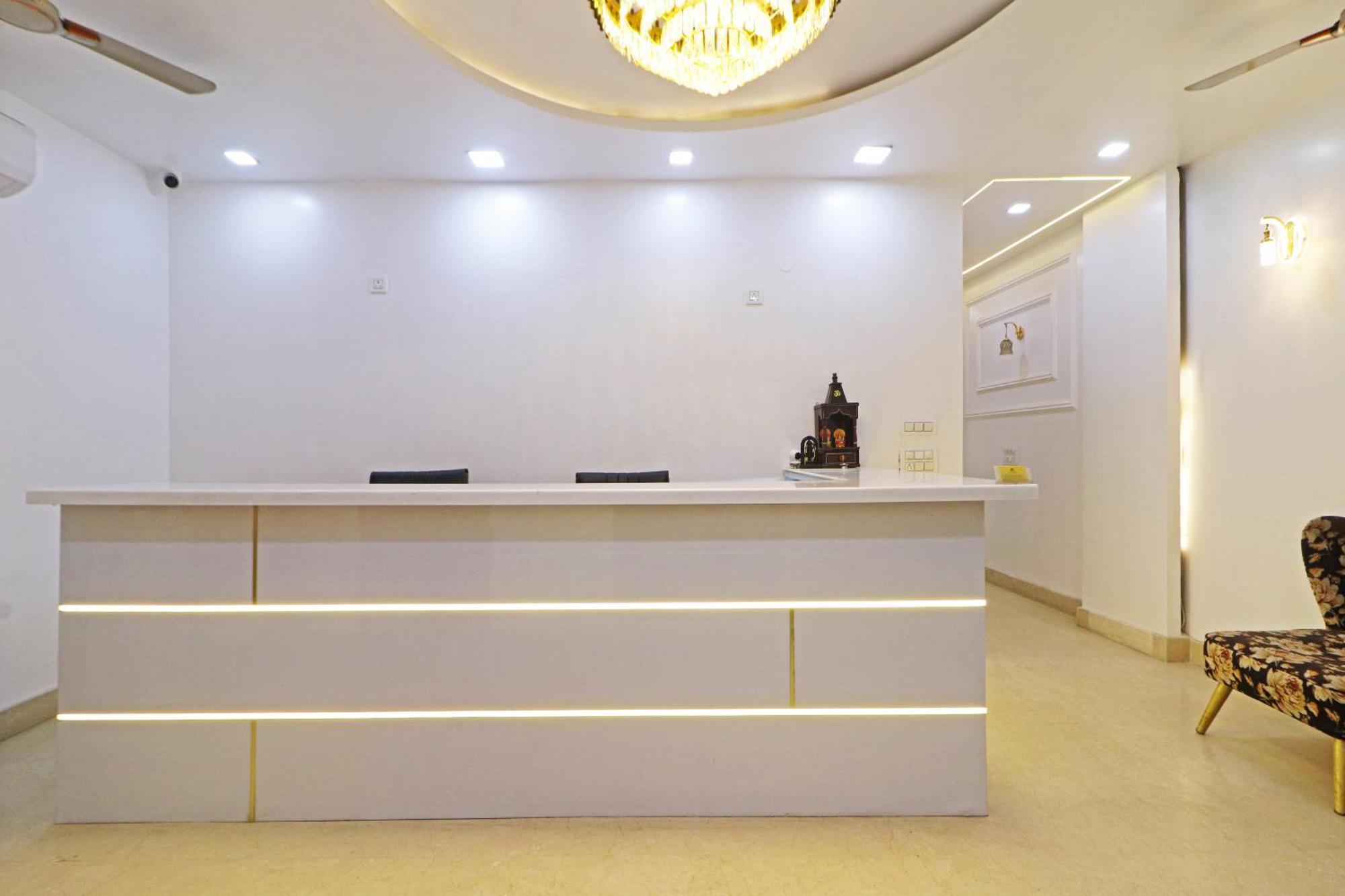 Hotel Samrat Residency 10 Mints Walking Distance Nizamuddin Railway Station Ню Делхи Екстериор снимка