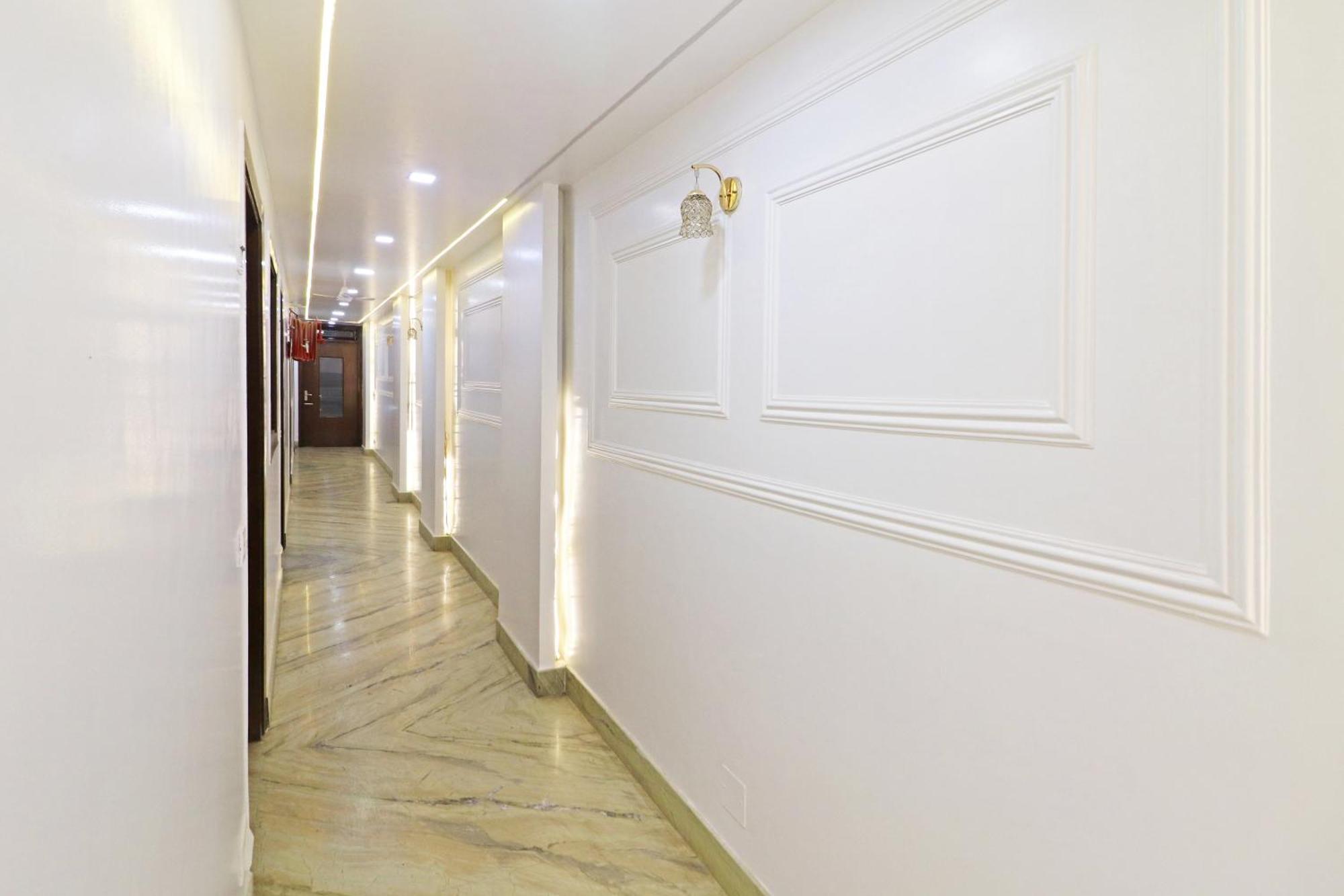 Hotel Samrat Residency 10 Mints Walking Distance Nizamuddin Railway Station Ню Делхи Екстериор снимка