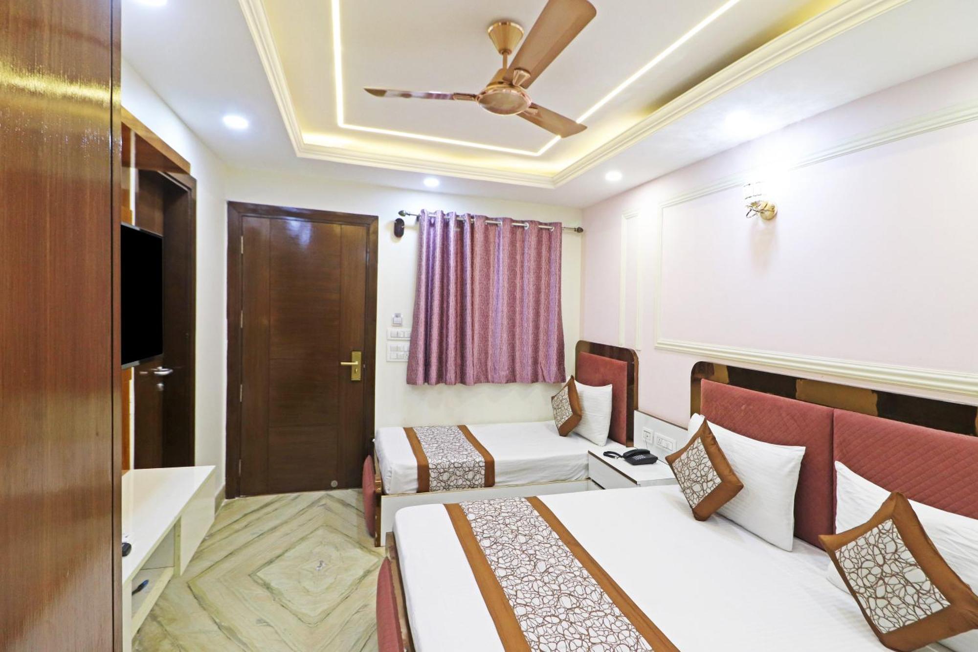 Hotel Samrat Residency 10 Mints Walking Distance Nizamuddin Railway Station Ню Делхи Екстериор снимка