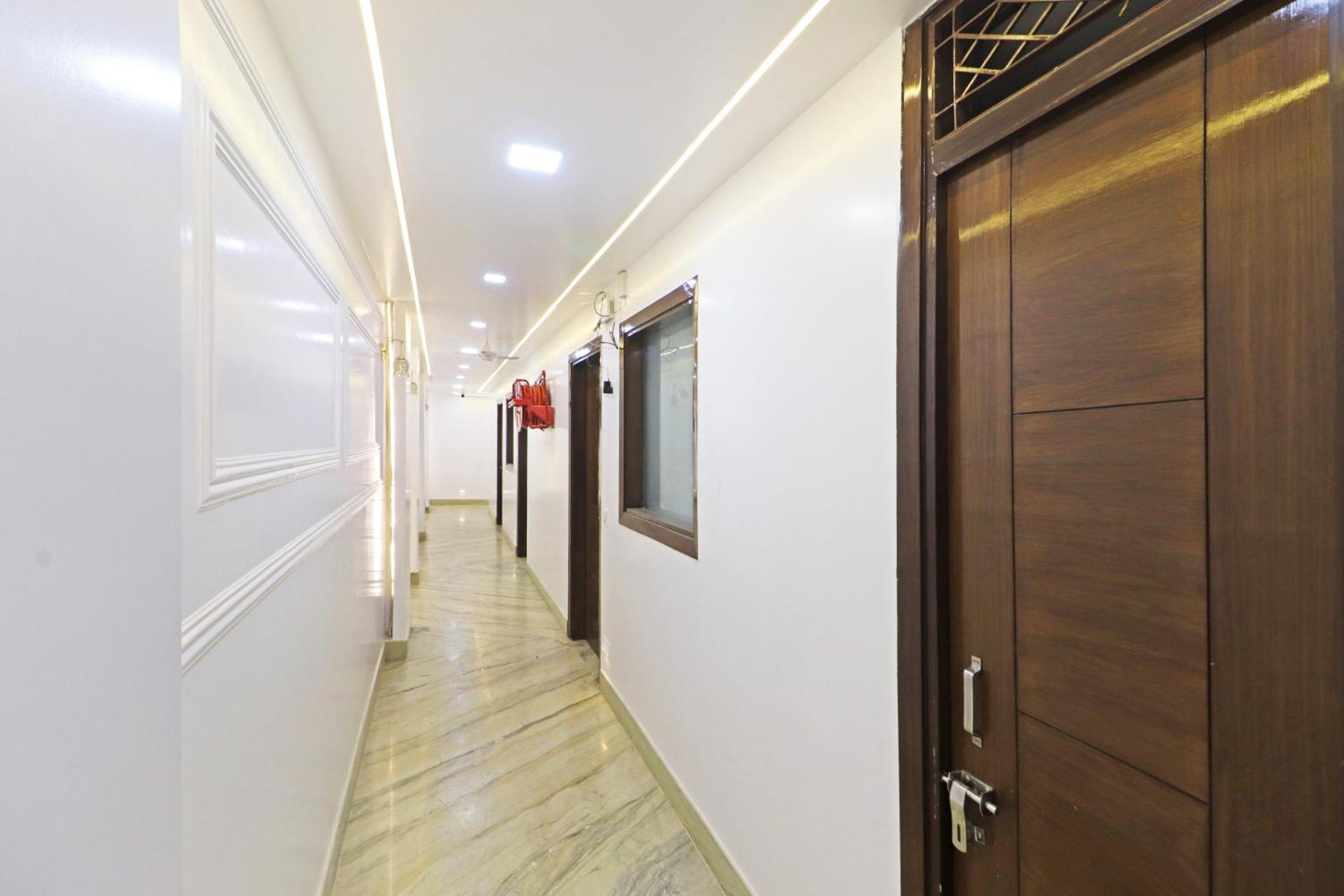 Hotel Samrat Residency 10 Mints Walking Distance Nizamuddin Railway Station Ню Делхи Екстериор снимка