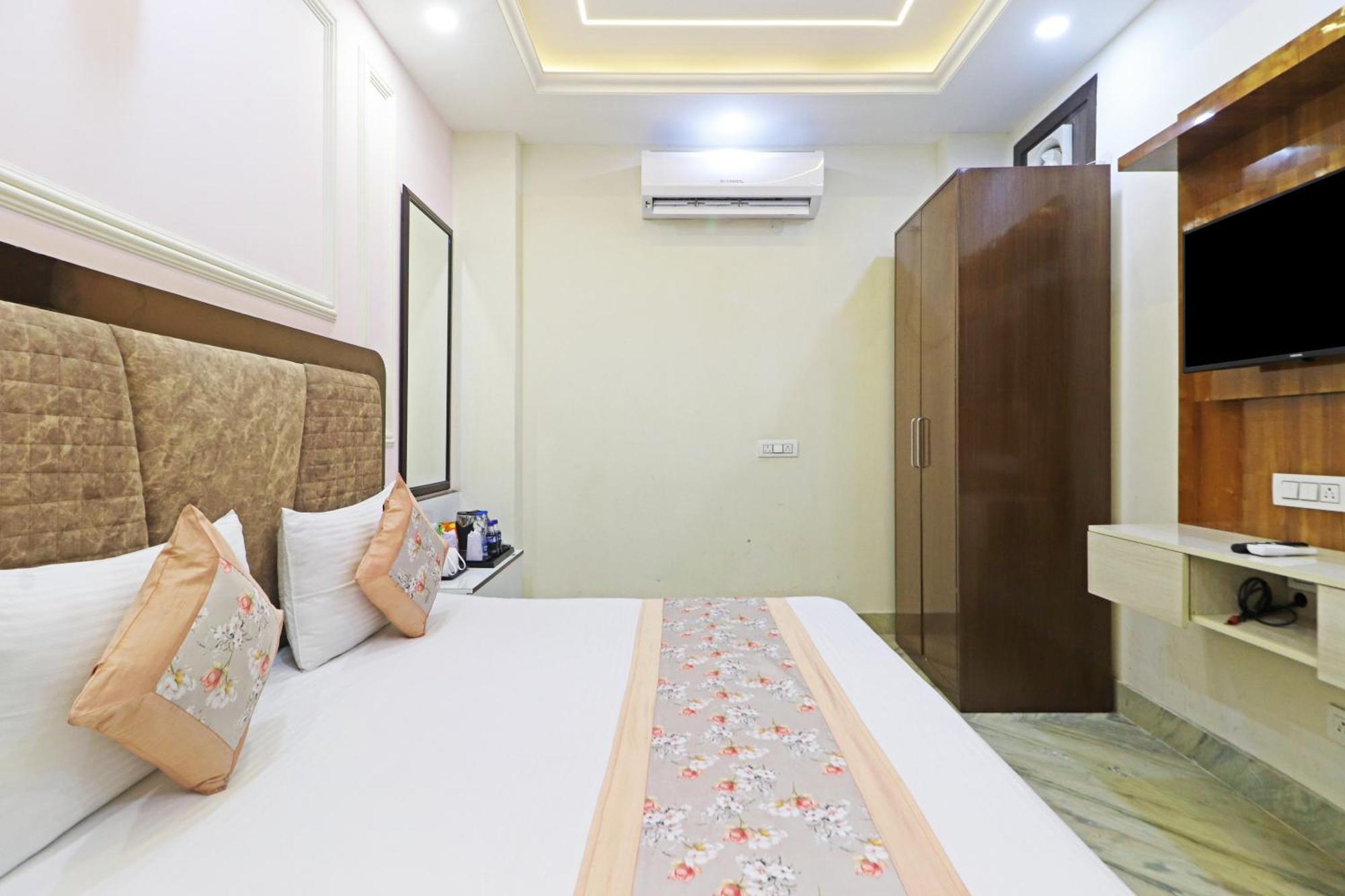Hotel Samrat Residency 10 Mints Walking Distance Nizamuddin Railway Station Ню Делхи Екстериор снимка