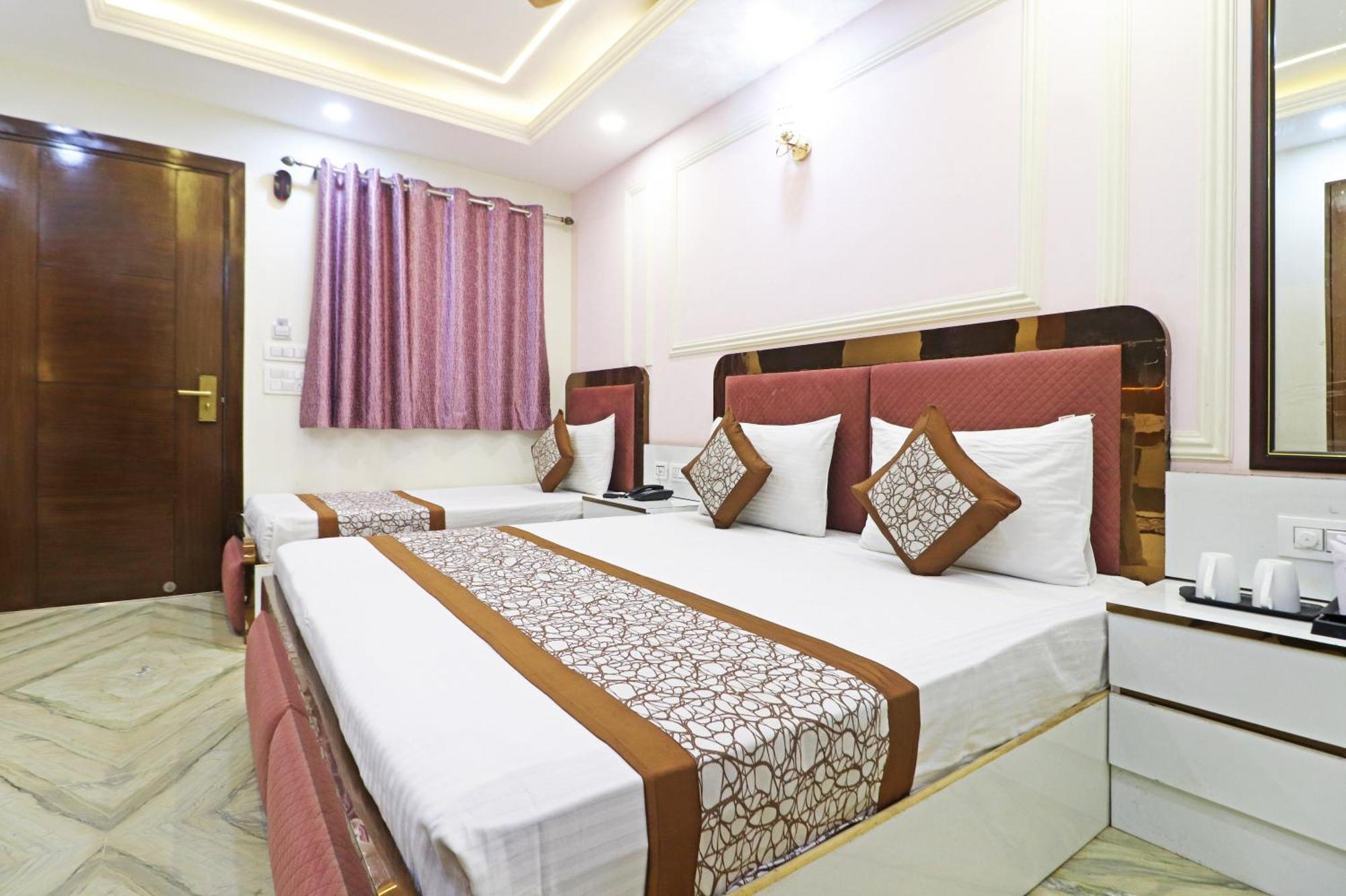 Hotel Samrat Residency 10 Mints Walking Distance Nizamuddin Railway Station Ню Делхи Екстериор снимка