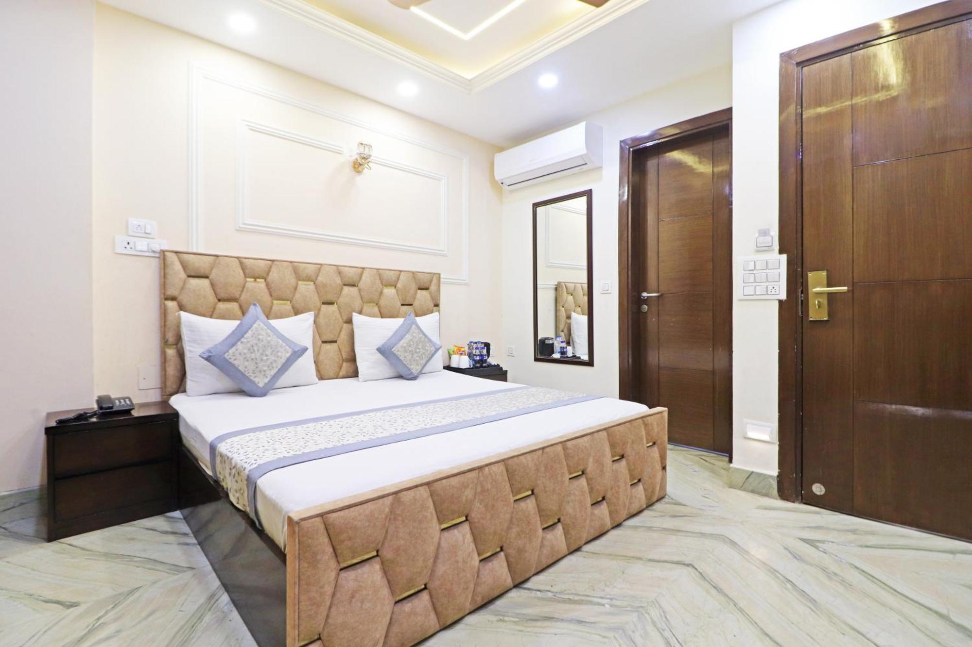 Hotel Samrat Residency 10 Mints Walking Distance Nizamuddin Railway Station Ню Делхи Екстериор снимка