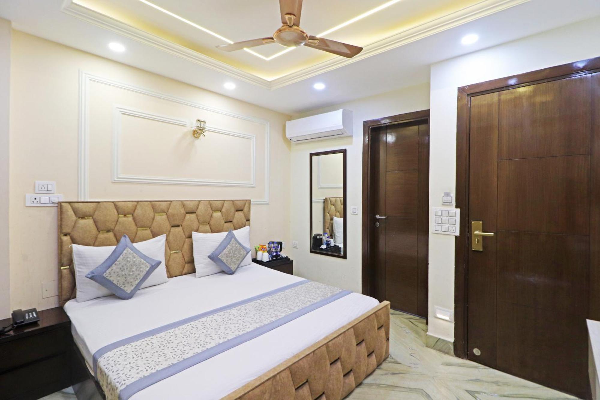 Hotel Samrat Residency 10 Mints Walking Distance Nizamuddin Railway Station Ню Делхи Екстериор снимка