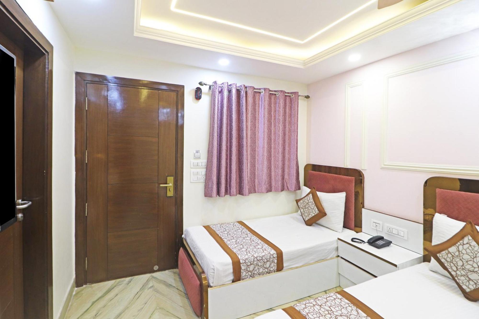 Hotel Samrat Residency 10 Mints Walking Distance Nizamuddin Railway Station Ню Делхи Екстериор снимка