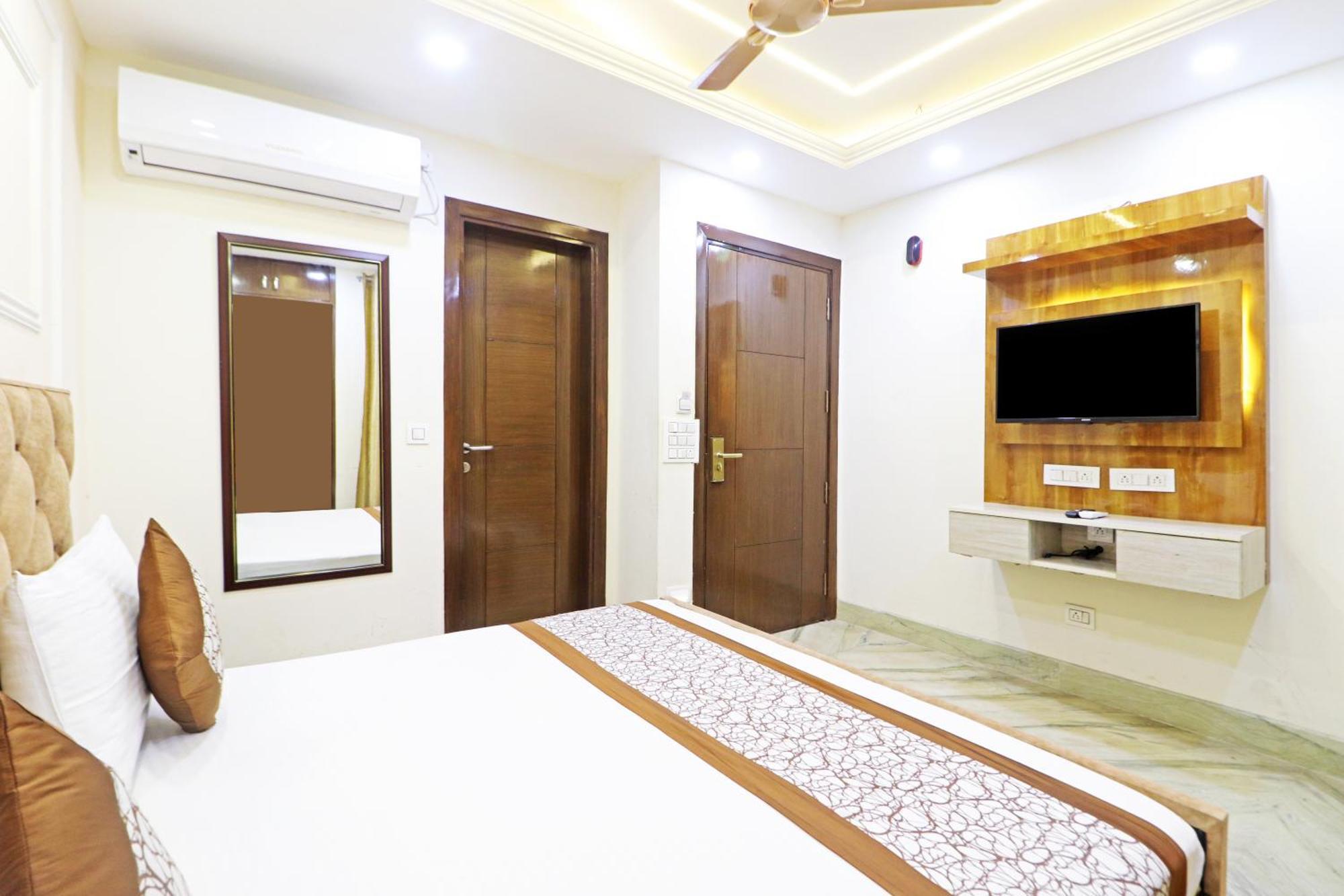 Hotel Samrat Residency 10 Mints Walking Distance Nizamuddin Railway Station Ню Делхи Екстериор снимка