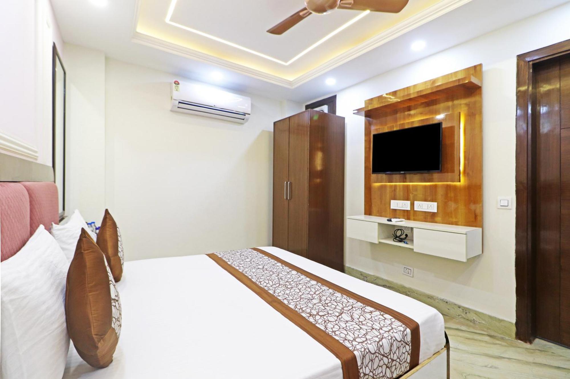 Hotel Samrat Residency 10 Mints Walking Distance Nizamuddin Railway Station Ню Делхи Екстериор снимка