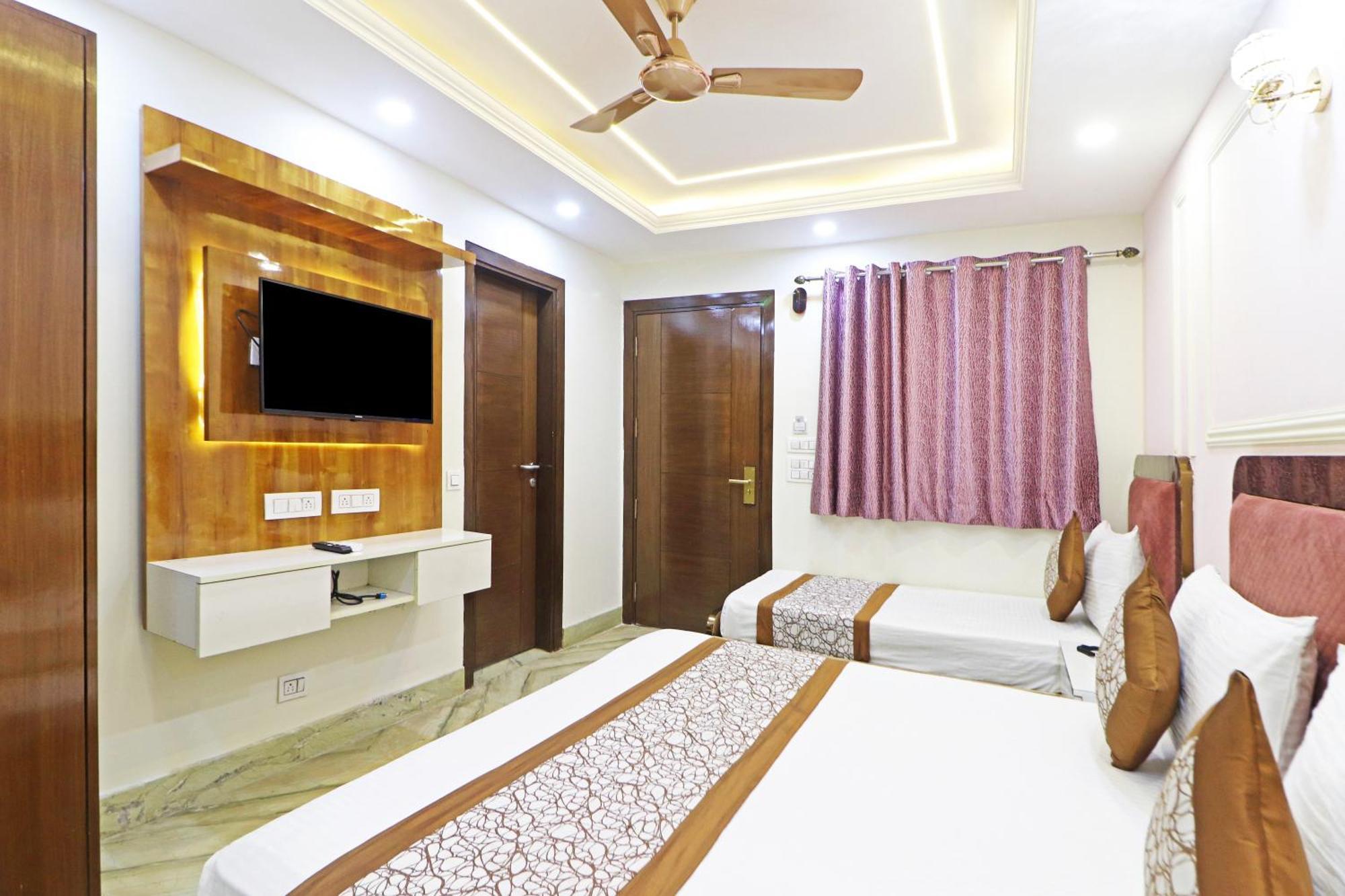 Hotel Samrat Residency 10 Mints Walking Distance Nizamuddin Railway Station Ню Делхи Екстериор снимка