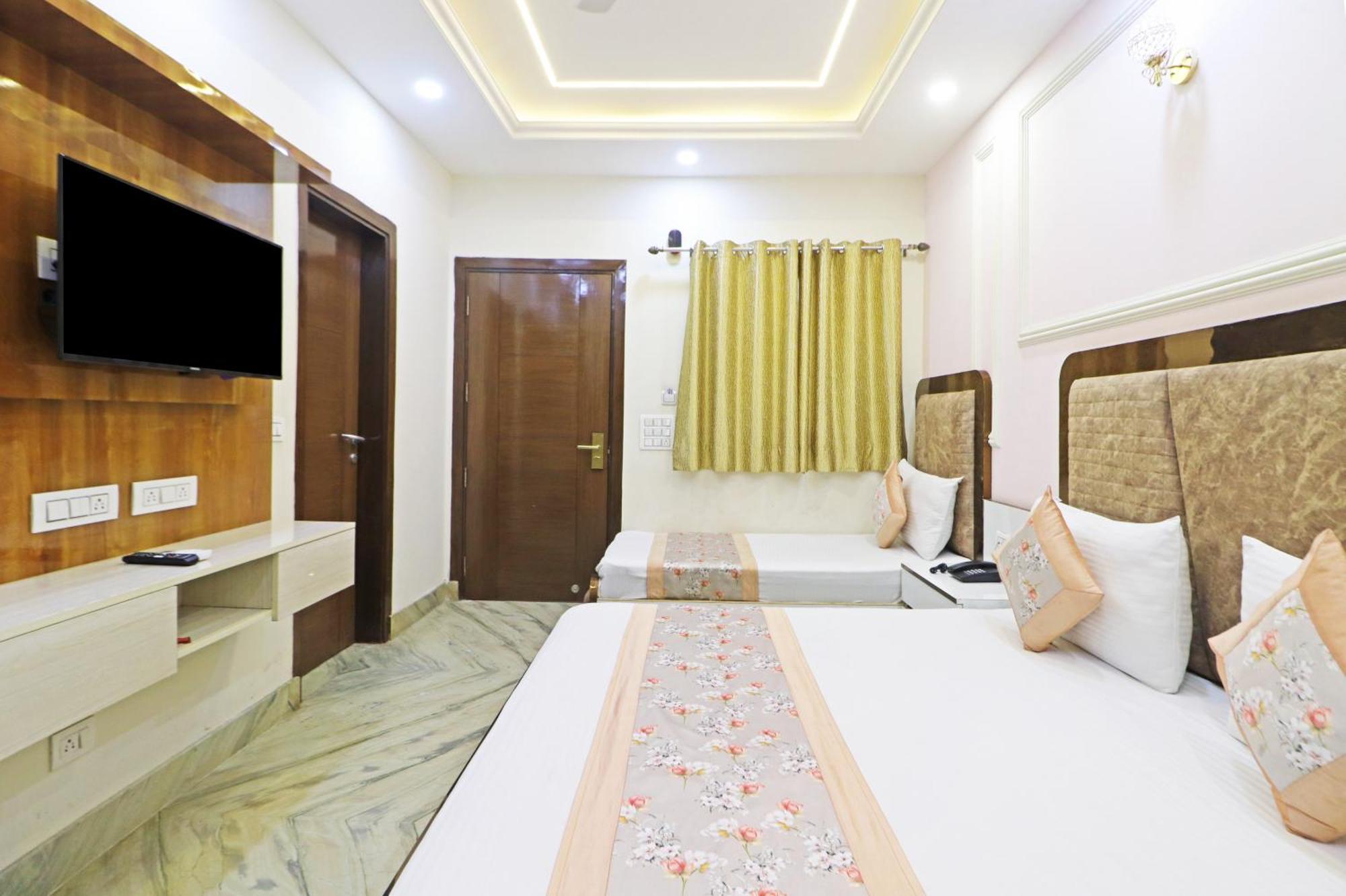 Hotel Samrat Residency 10 Mints Walking Distance Nizamuddin Railway Station Ню Делхи Екстериор снимка