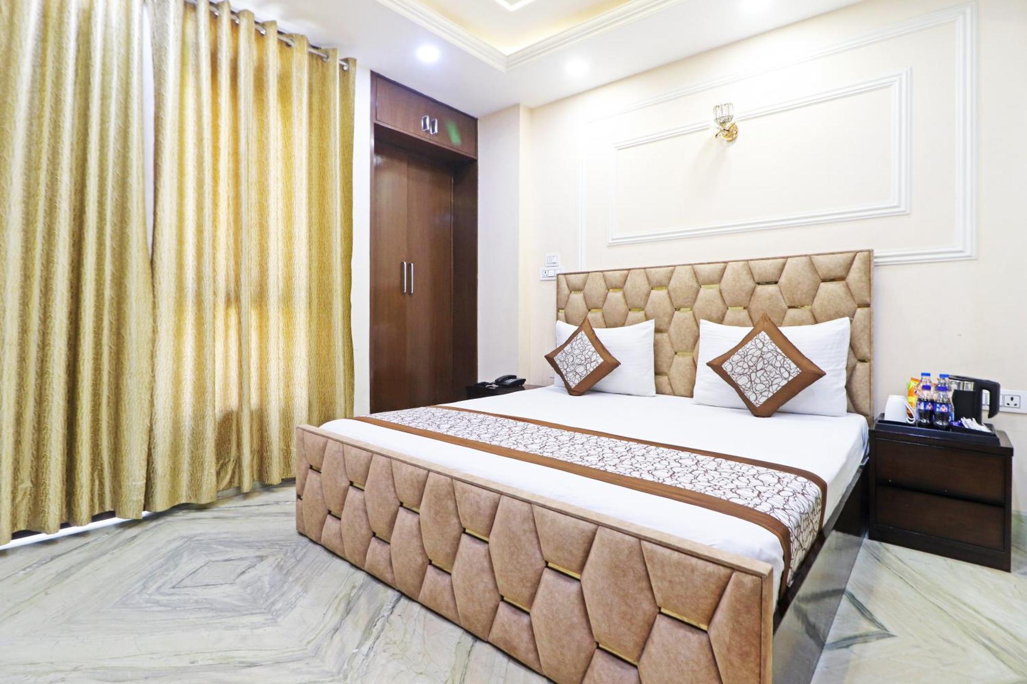Hotel Samrat Residency 10 Mints Walking Distance Nizamuddin Railway Station Ню Делхи Екстериор снимка