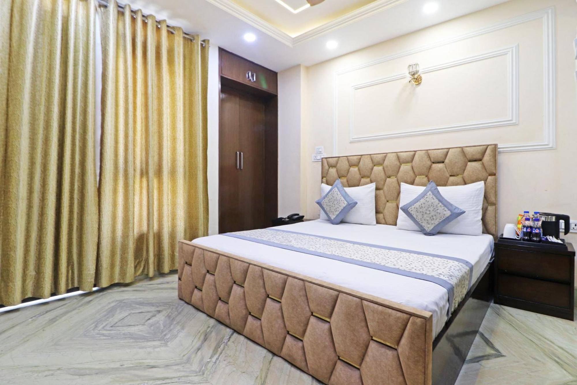 Hotel Samrat Residency 10 Mints Walking Distance Nizamuddin Railway Station Ню Делхи Екстериор снимка