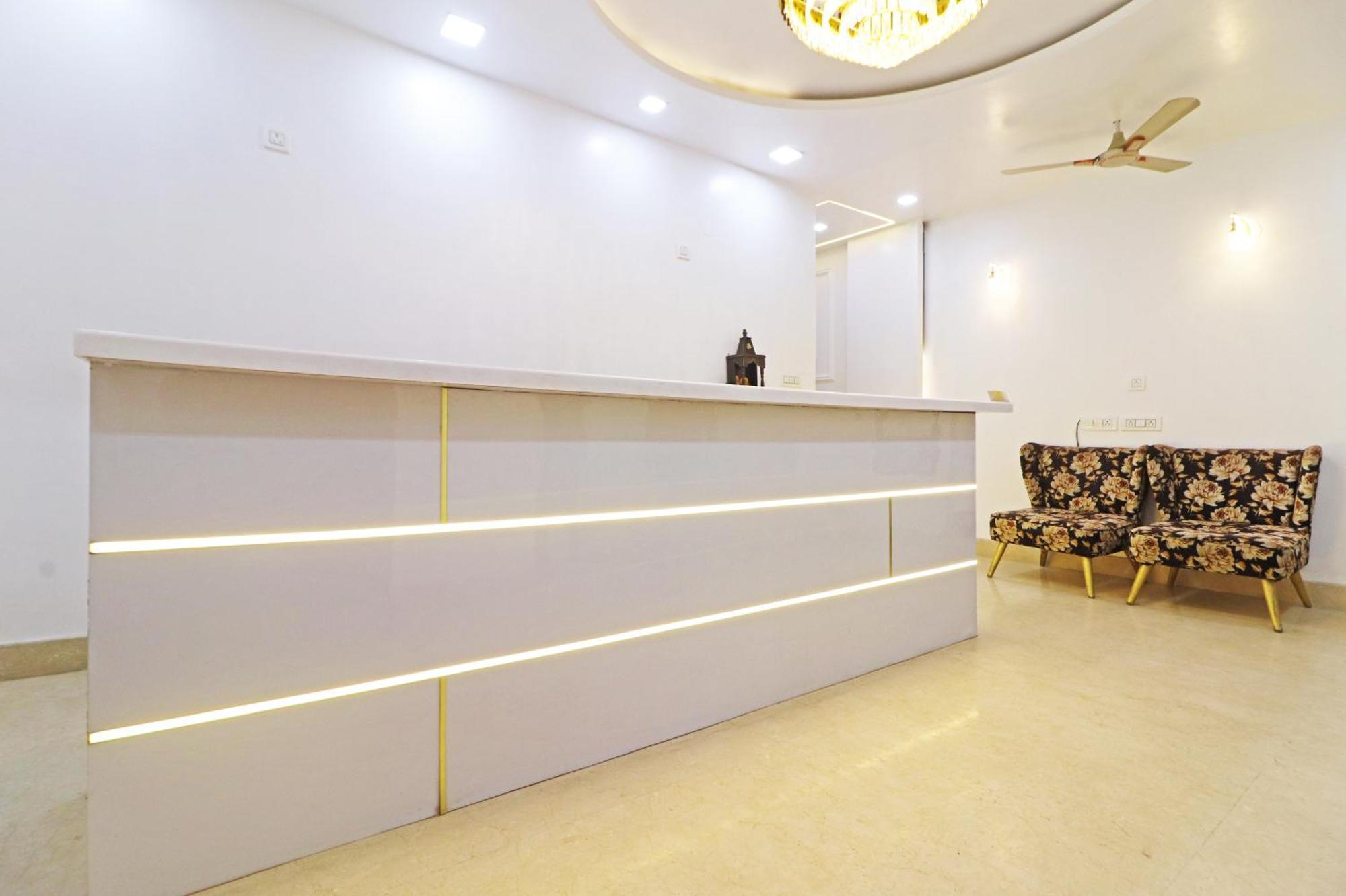 Hotel Samrat Residency 10 Mints Walking Distance Nizamuddin Railway Station Ню Делхи Екстериор снимка