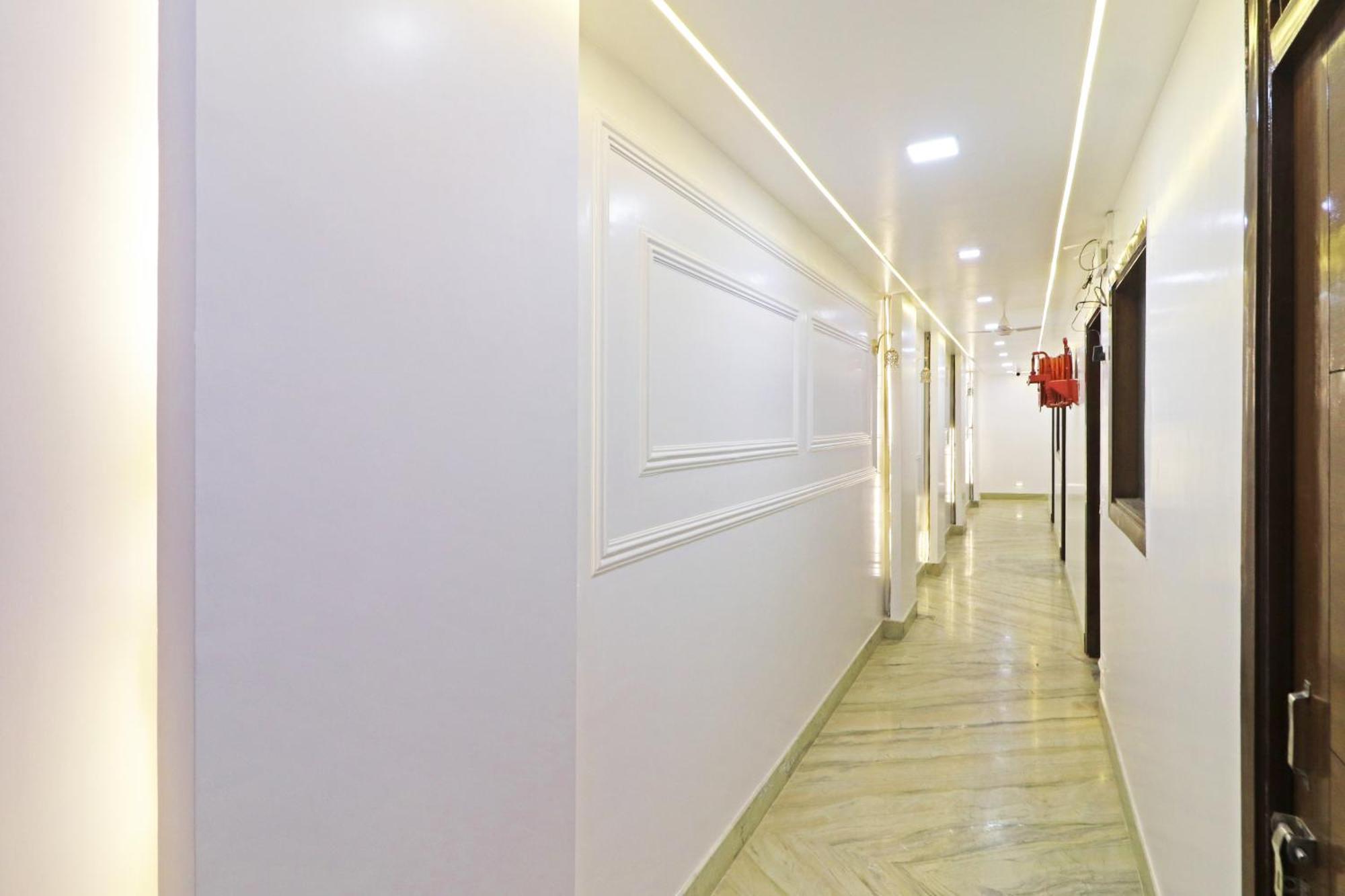 Hotel Samrat Residency 10 Mints Walking Distance Nizamuddin Railway Station Ню Делхи Екстериор снимка
