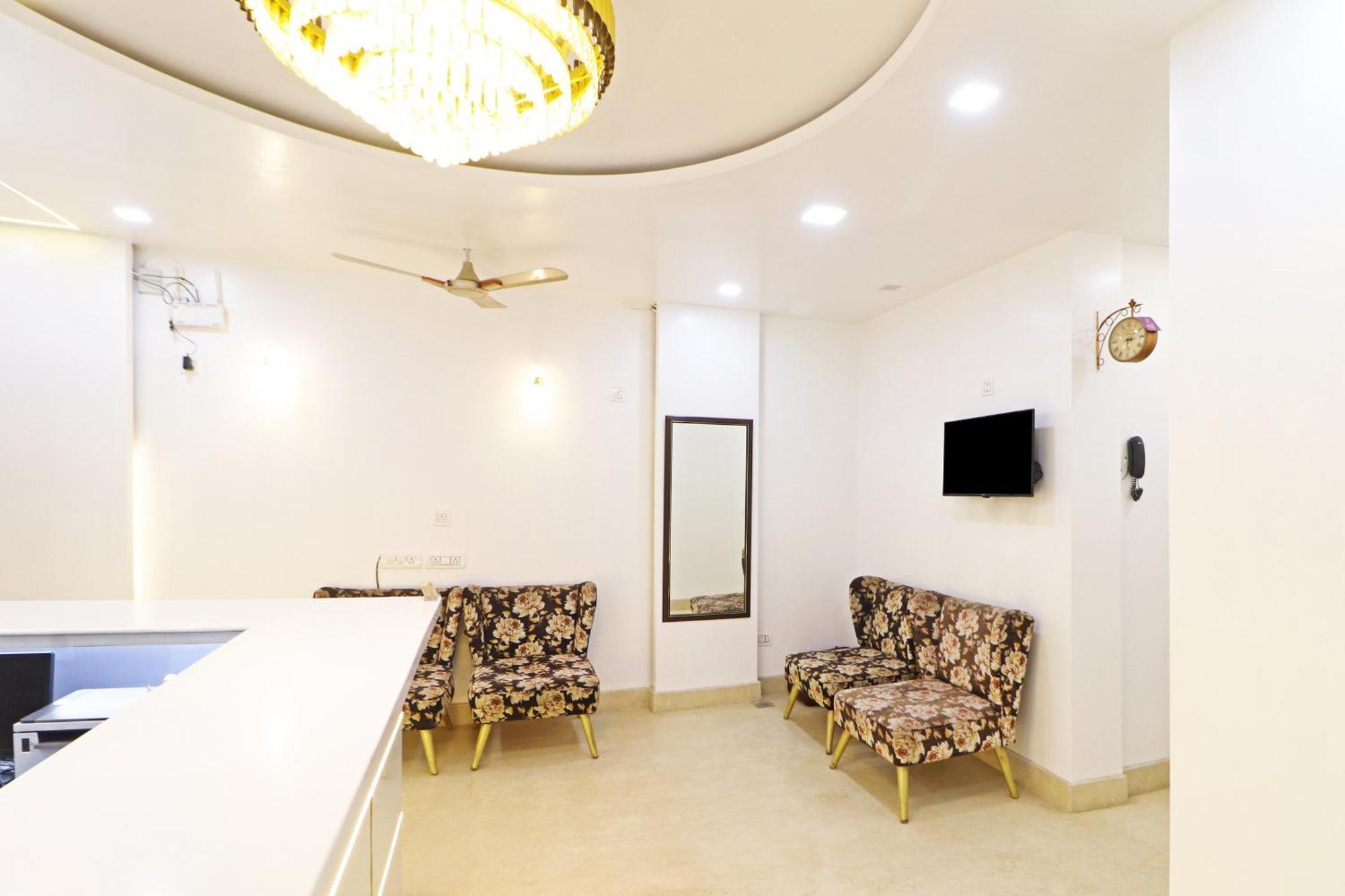 Hotel Samrat Residency 10 Mints Walking Distance Nizamuddin Railway Station Ню Делхи Екстериор снимка