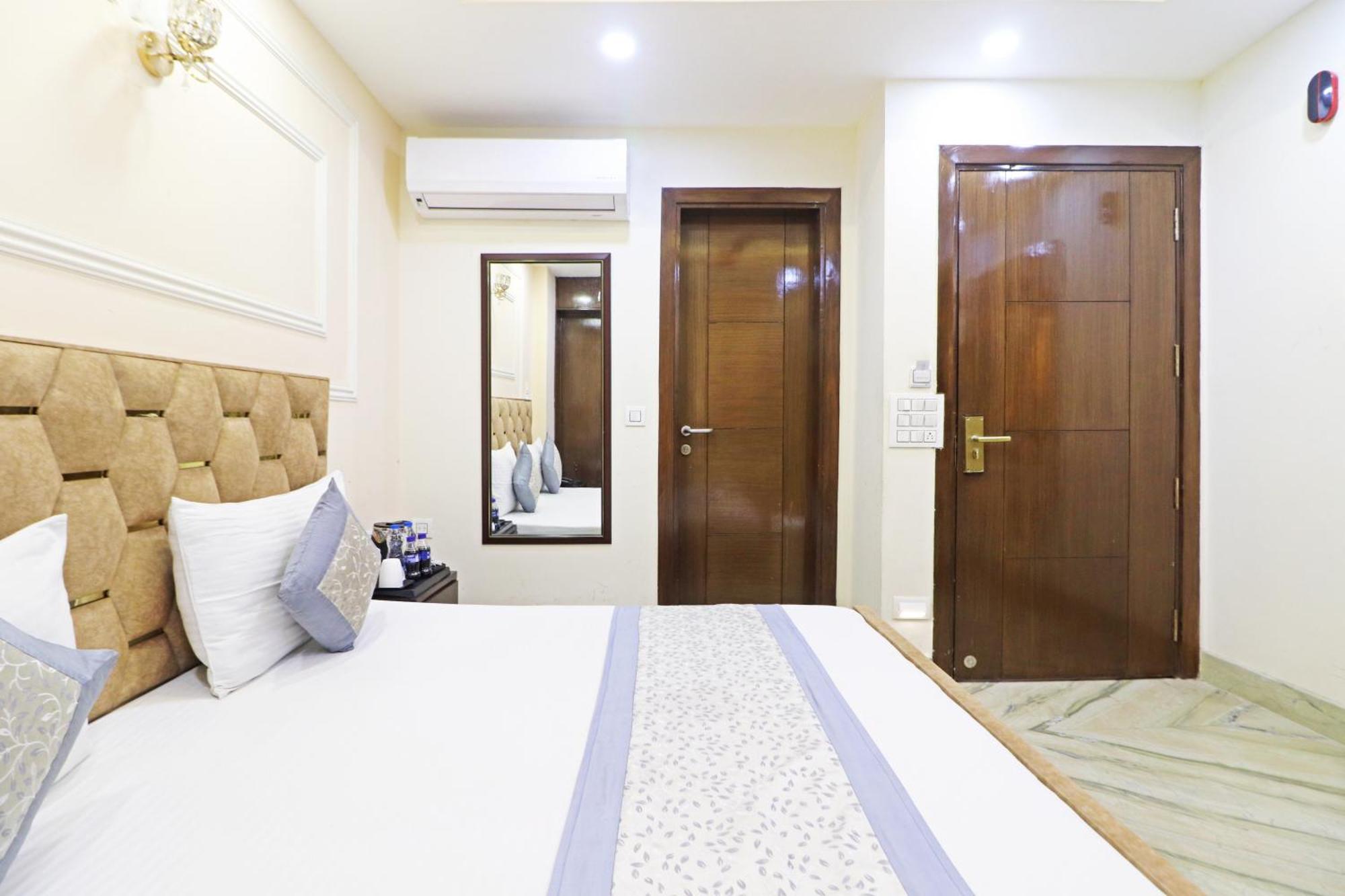 Hotel Samrat Residency 10 Mints Walking Distance Nizamuddin Railway Station Ню Делхи Екстериор снимка