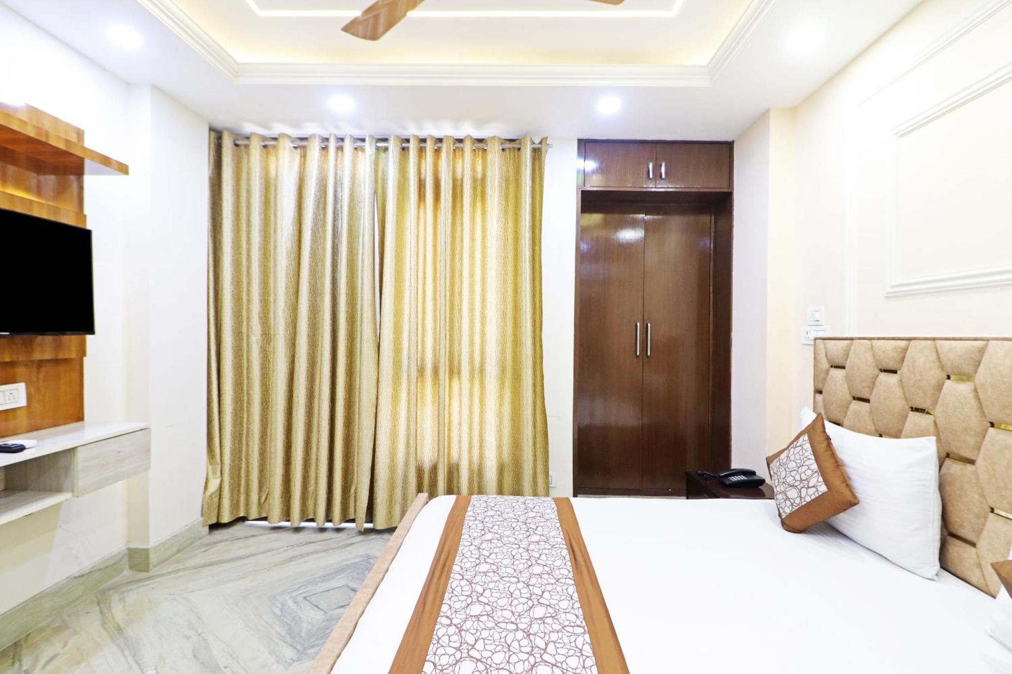 Hotel Samrat Residency 10 Mints Walking Distance Nizamuddin Railway Station Ню Делхи Екстериор снимка